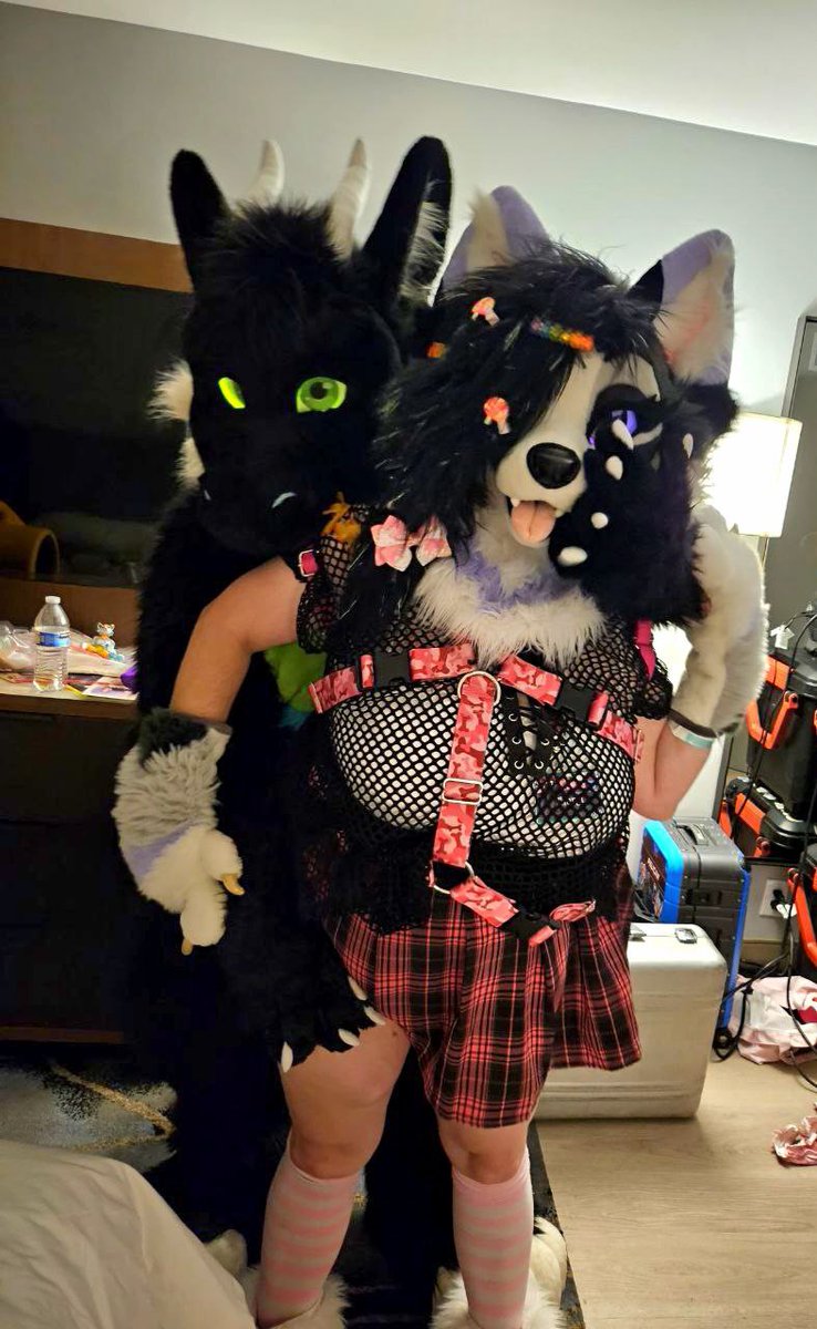 Selling my Glitzyfox partial for 5500, while it was used for some adult actives nothing was ever near the face and it is still in perfect condition.  Unfortunately my car was totaled and I need the cash.  DM.  No Payment plans no holds, I'm already taking a total loss here.