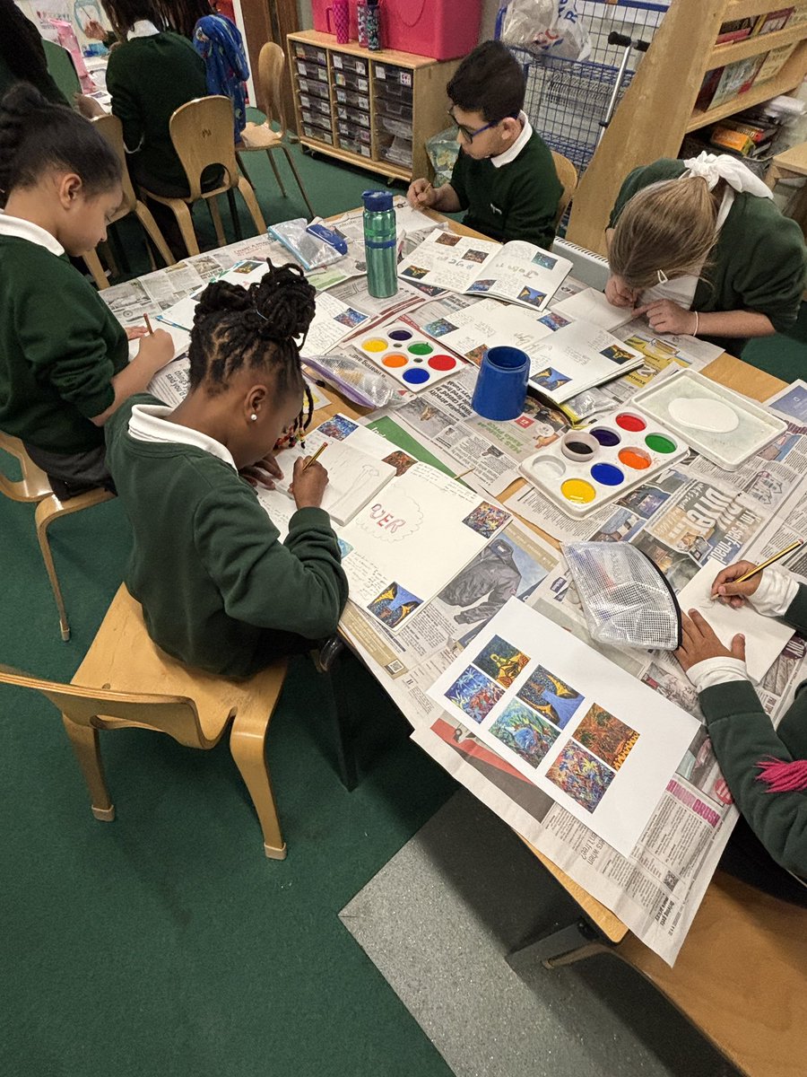 Discovery_Y4's tweet photo. Spring 1️⃣ 🍃 January 2️⃣0️⃣2️⃣5️⃣
This afternoon, our amazing 🤩 artists 🧑‍🎨👩‍🎨 recreated some if their favourite pieces of Amazon 🌳art 🎨 on canvas 🖼️ from @johndyergallery 
#Year4 #DPS #Lastchancetopaint #SpiritoftheAmazon #Everychildanartist https://t.co/HWguIIQpJe