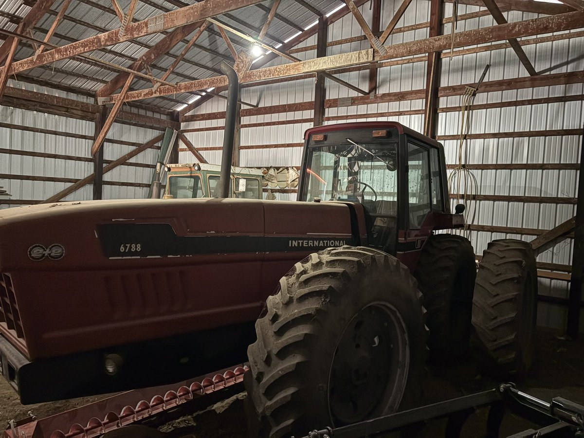 jsndrht's tweet photo. @PETERSONIHFARMS Not sure of year but 6788. Grill is not OEM for sure and I don’t know if anything else is changed. It came from diesel mechanic and always ran good for me. https://t.co/MkN6ZamHKn
