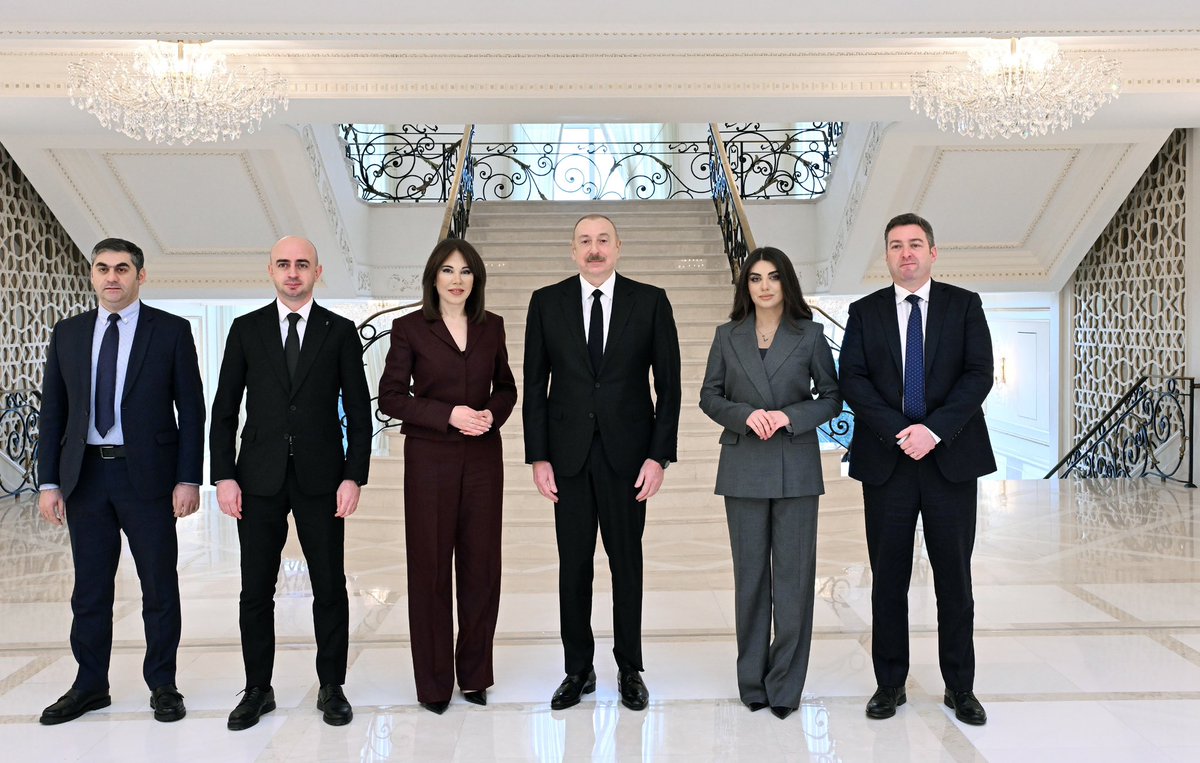 vafaaga's tweet photo. Prezident İlham Əliyev 2025-ci ilin ilk günlərində qarşıdakı hədəfləri və Azərbaycanın yeni siyasi xəritəsini təqdim etdi. Tarixin bir parçadı olmaq qürurvericidir.

#azerbaycan #prezident #ilhamaliyev https://t.co/qFuOFKIXxD