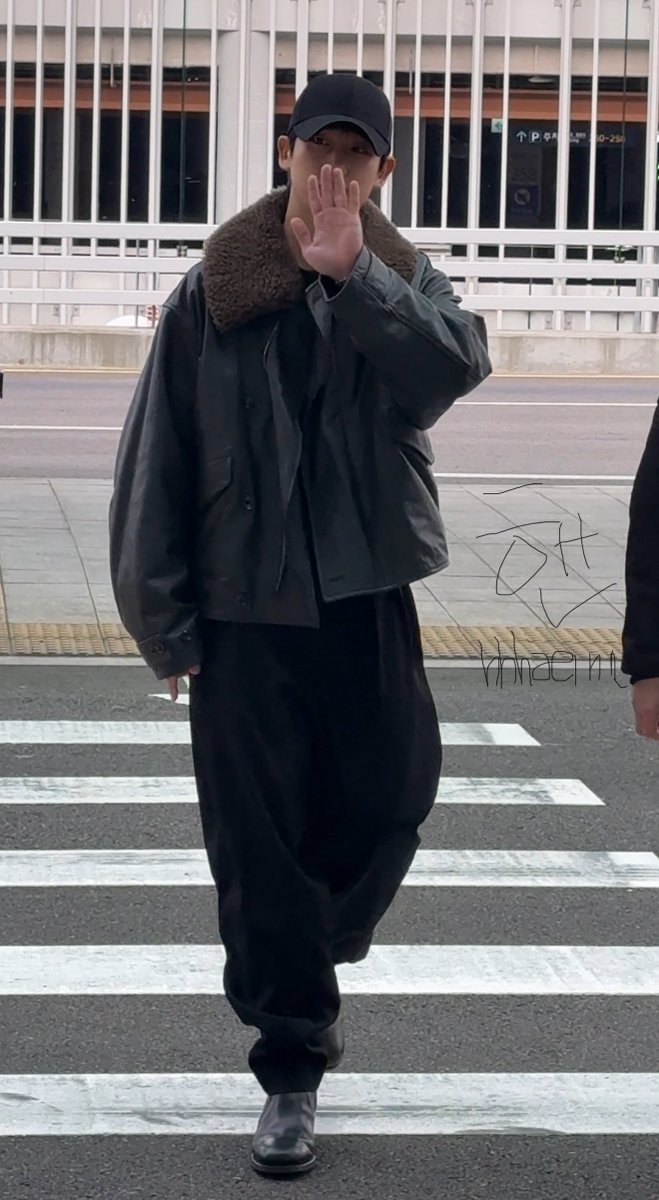 hhhaeinn_'s tweet photo. 250108 ICN 출국 #정해인

오늘 왜케이뻐 하 https://t.co/mvDnW0qmzo