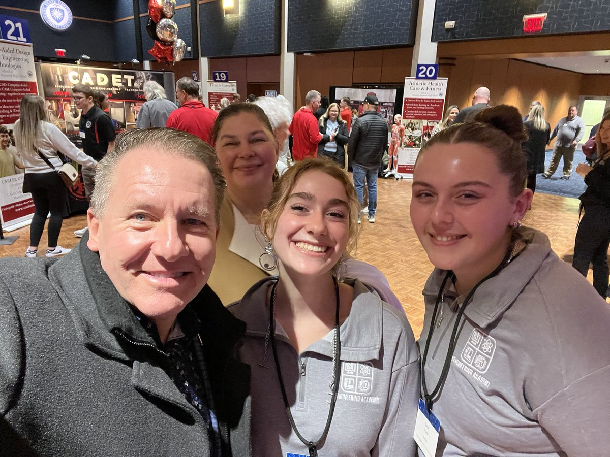 Always blessed to spend time with our kids, and tonight Board member Mrs. Jones and I were able to speak with Maia and Sarah at the Compact Open House at Kent State.  These students are CRUSHING the engineering program.  Super proud of them and all of our Compact students.