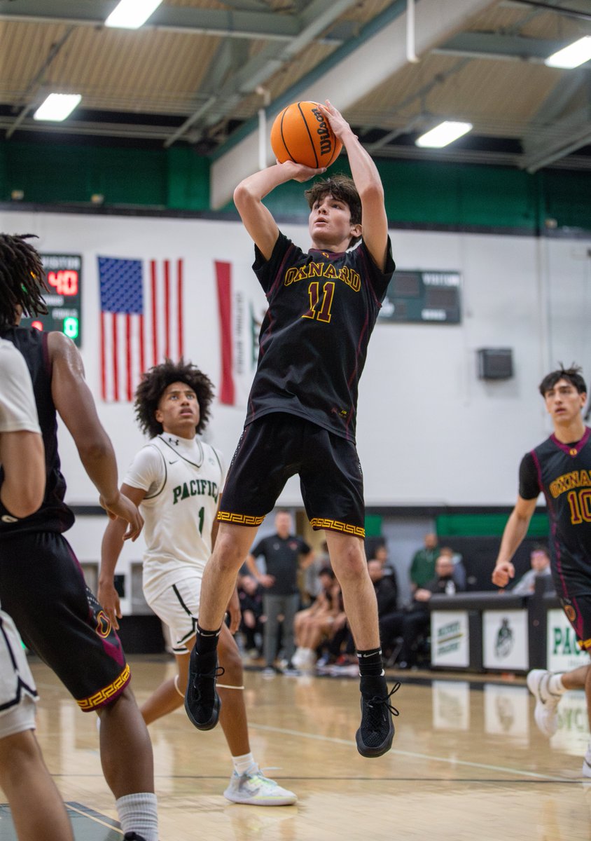 VCSDominic's tweet photo. Got quite the introduction to Oxnard basketball last night catching this game in person. The Yellowjackets' press is smothering, and they have both the defense and 3-point shooting to keep up with any team. 

Santa Barbara will be a fun test tomorrow night at home. https://t.co/RbKRVVeufp