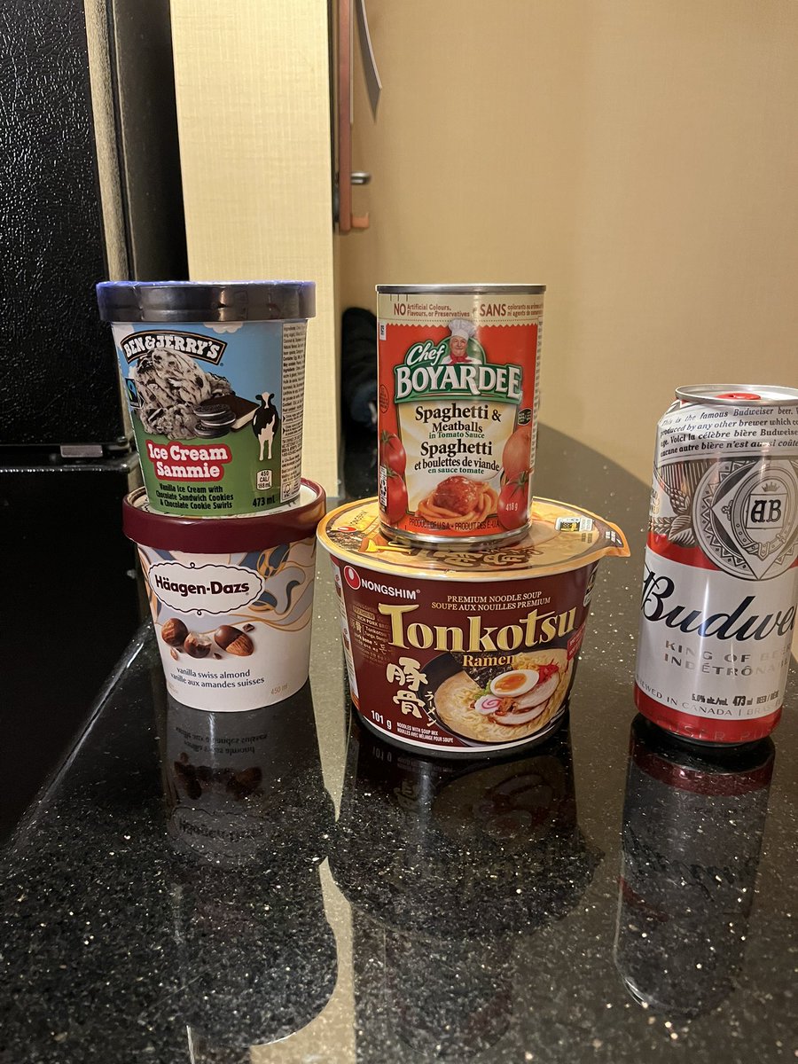 adrianratam's tweet photo. Toronto

Compra rápida en un supermercado de barrio para la cena 

Los beneficios de estar en departamento 

Pasta 
Ramen
Helado
Cerveza

28 dólares canadienses = 19 dólares americanos https://t.co/UEhDwIl2bZ