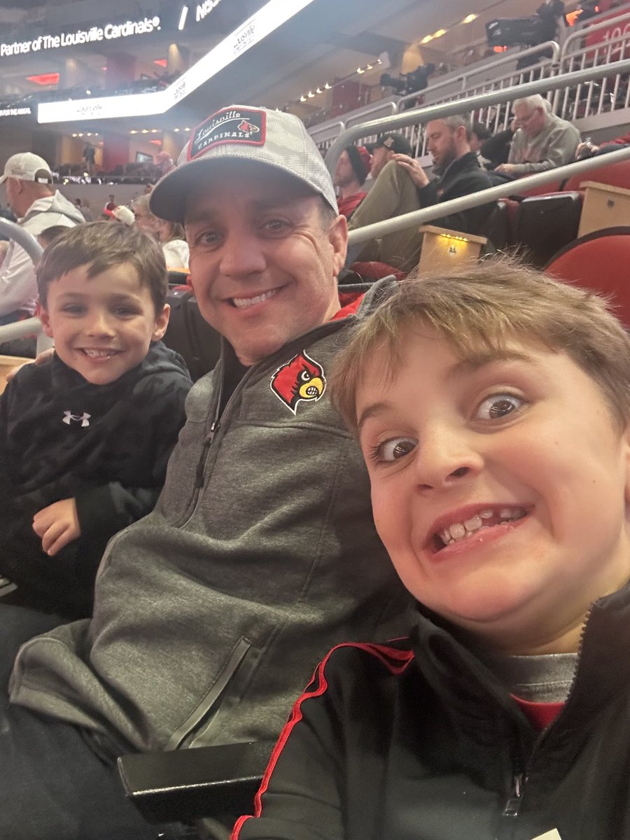 What snow???? Go Cards! ⁦<a href="/LouisvilleMBB/">Louisville Men's Basketball</a>⁩ #GoCards