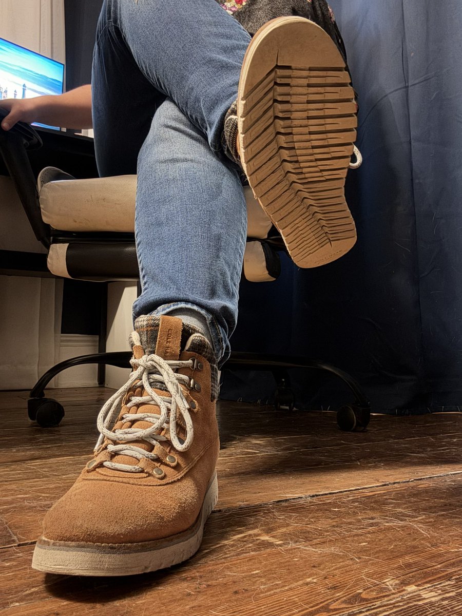 NewNewFeet's tweet photo. Cold weather brings out the boots 🥾 Come get stomped, I know you want to 

• smelly boots • smell my shoes • dirty shoes • office feet • smell my feet • https://t.co/ybYtA6PGUi
