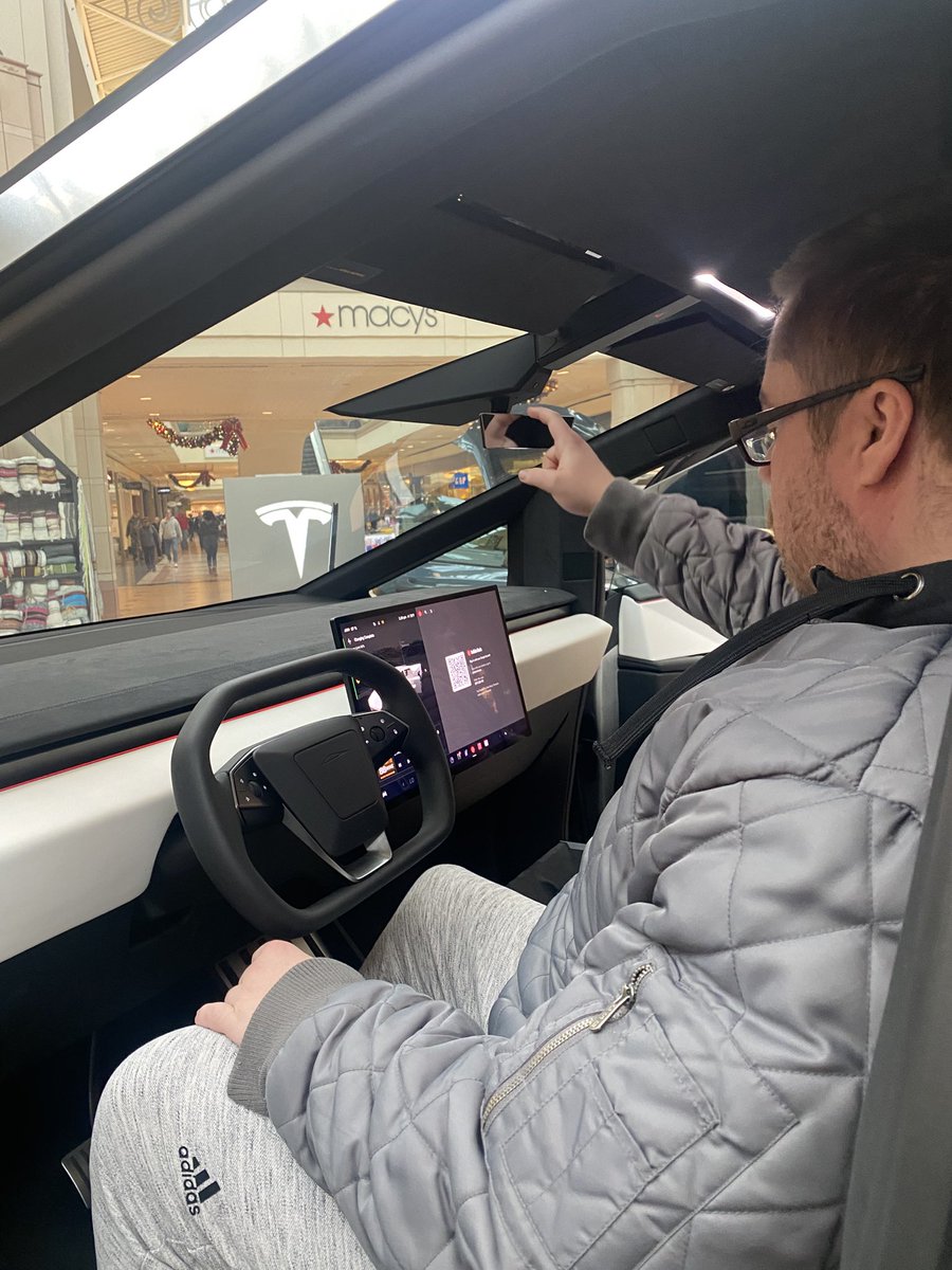 Checking out the <a href="/Tesla/">Tesla</a> Cybertruck  <a href="/elonmusk/">Elon Musk</a> 🙂