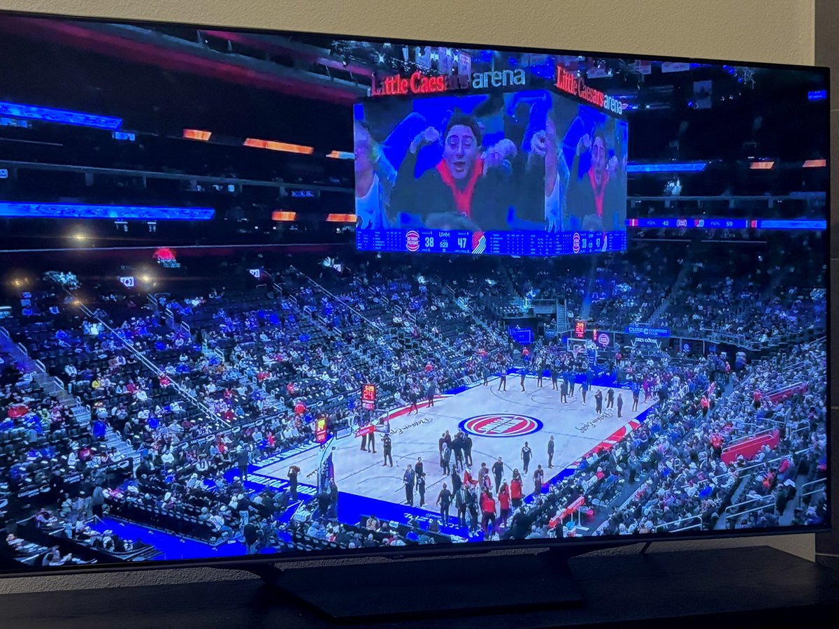 LonelyNBASeats's tweet photo. Reported Attendance: 16,002 (80% capacity)
AI Estimated Attendance: 10,500 (53% capacity) 
🤔 @DetroitPistons @NBA #nba https://t.co/UywkhWUgco
