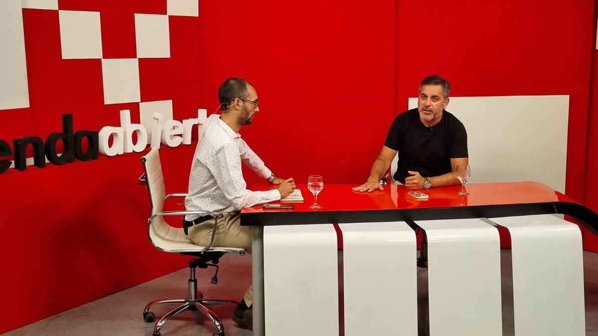 <a href="/JMChalabe/">Juan Manuel Chalabe</a> <a href="/GustavoSaenzOK/">Gustavo Sáenz</a> .<a href="/JMChalabe/">Juan Manuel Chalabe</a>: "Había más de 12 mil baches y se taparon más de 5 mil en el primer año. ¿Alcanza? No. Es un número dinámico porque se abren pozos nuevos. Este 2025 se va a repavimentar calles completas. La planta asfáltica estaba al 10%. Ahora se pueden hacer 2 cuadras por día".