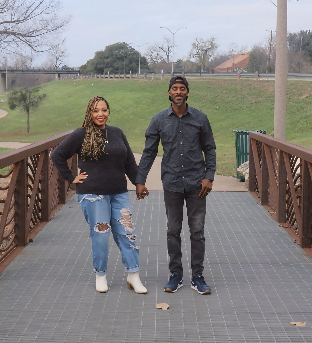 LifeStyledBySam's tweet photo. Stepping out in style for a comedy date night with my husband to see Marlon Wayans – because laughter is the best date night accessory! 🖤✨ Sharing all the outfit details so you can recreate this cozy-chic look for your next night out. #DateNightStyle #LTKOutfit #ComedyShowVibes https://t.co/1dUrDzlPNL