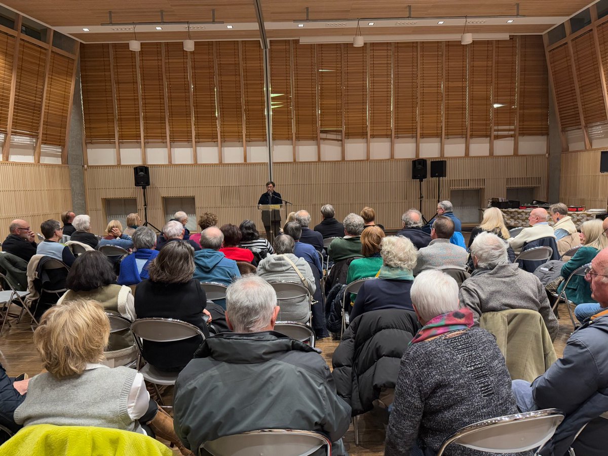Précieux moment de convivialité avec les habitants du quartier Sud-gare à #Rennes, pour partager des vœux de bonne année. L’occasion d’évoquer ensemble les transformations accomplies en 2024 et tous les projets à venir, comme les belles initiatives citoyennes.