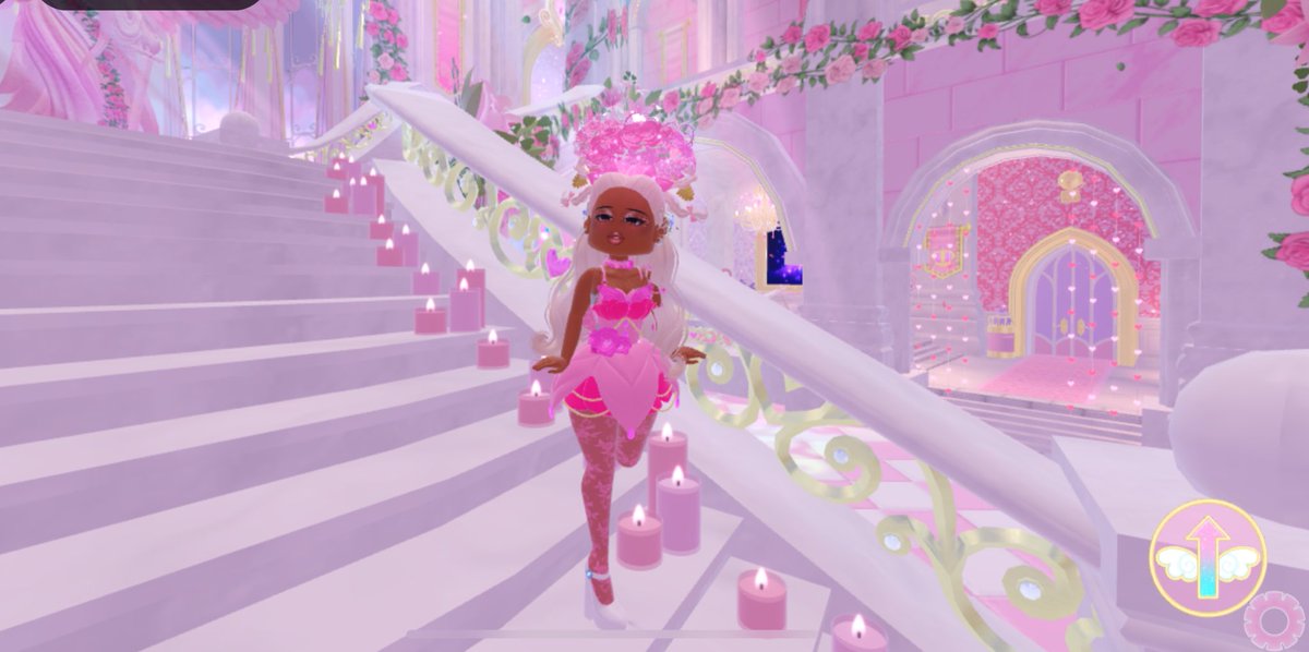 oliviaplayz_'s tweet photo. Ever friend is back 💓🫶🏽
#roblox #royalhigh https://t.co/L6ZOjdoWyV
