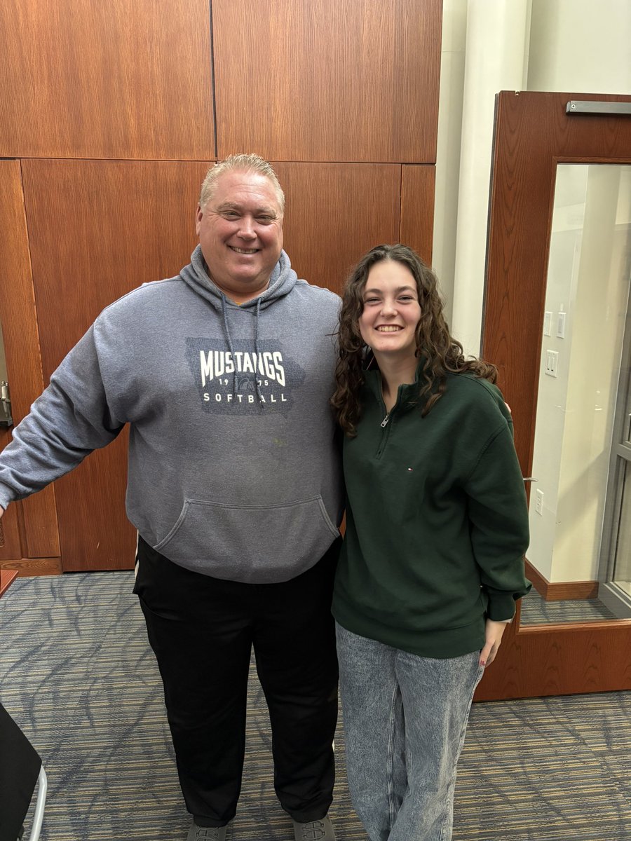 Evee Larson tweet media