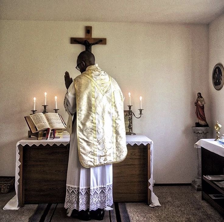 PapistDirectory's tweet photo. Pray for our priests https://t.co/suiYKU6kjV