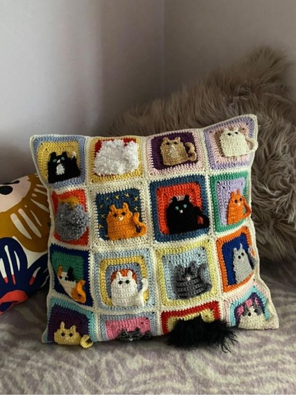 cats granny squares pillowcase 🪡