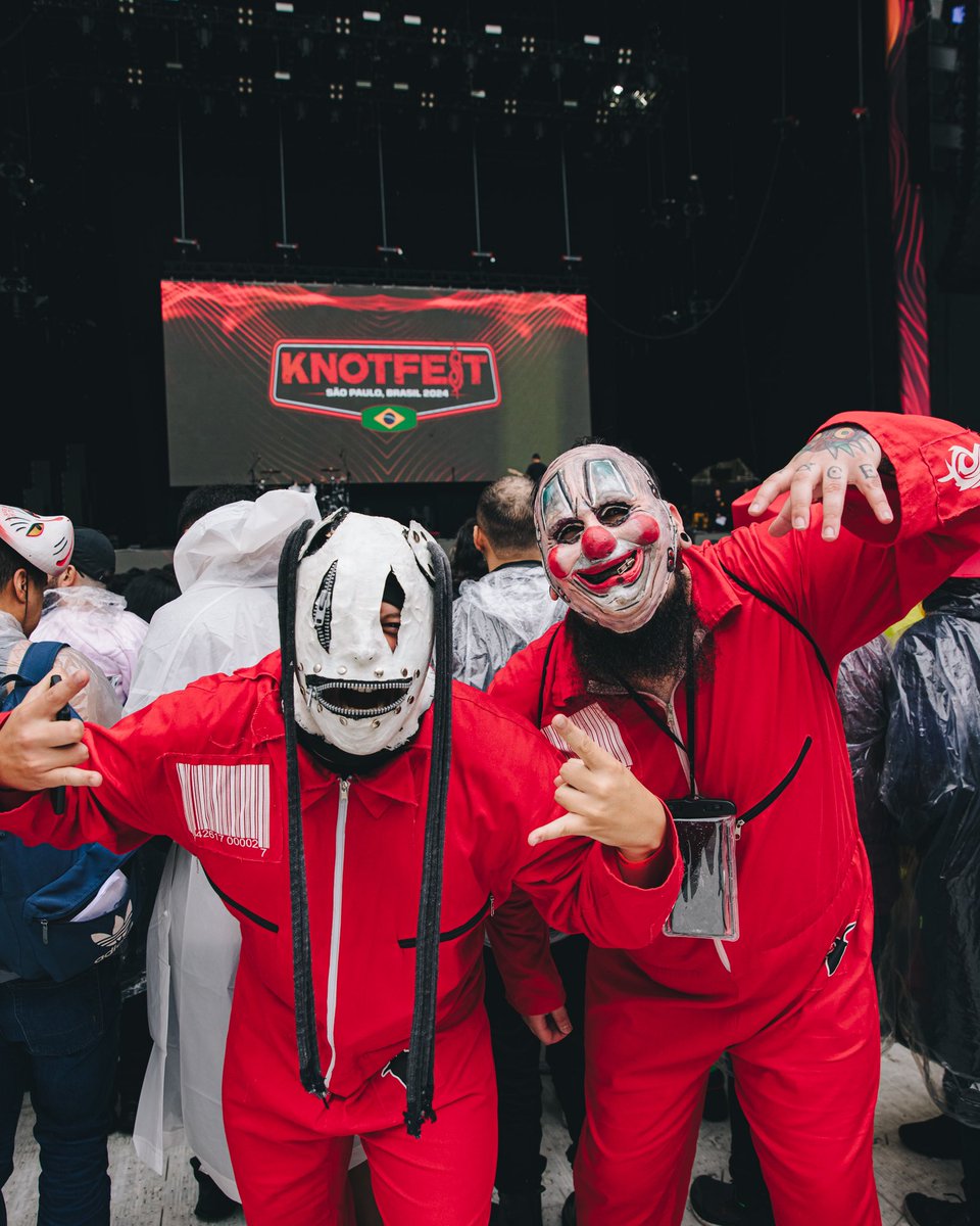 As máscaras que vocês usaram na última edição do KNOTFEST Brasil foram um show à parte no meio do público. Qual dessas vocês usariam a vida toda se pudessem? 👺👀