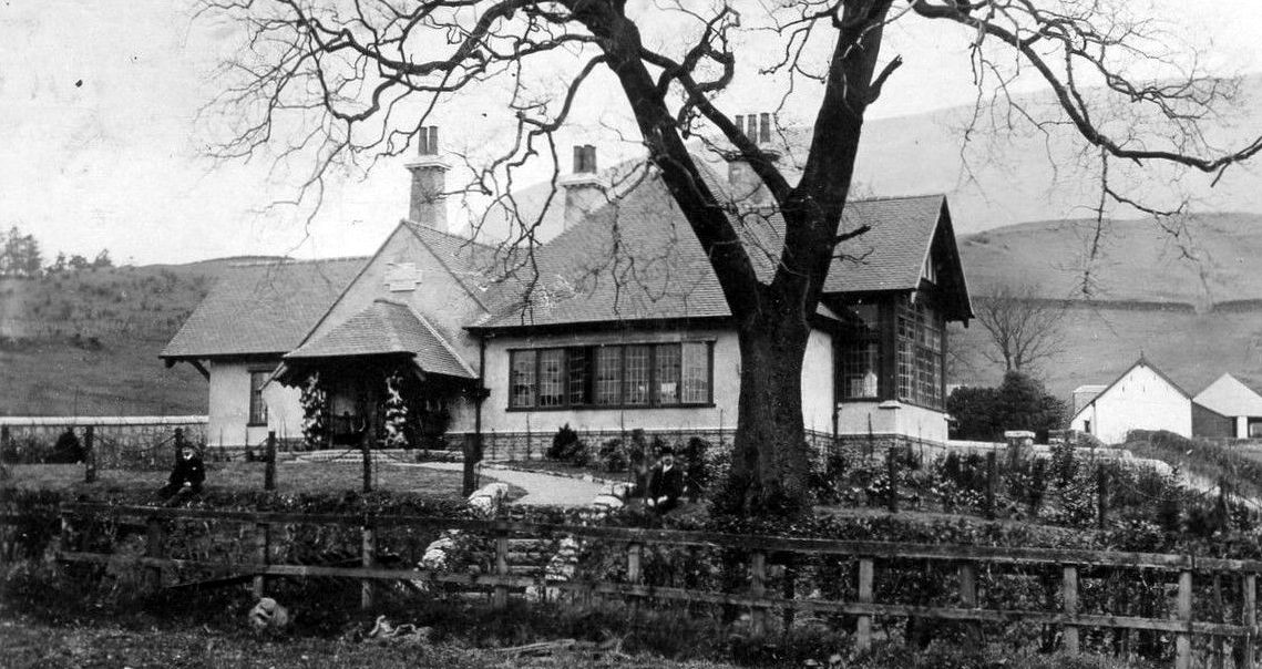 tourscotland's tweet photo. Old Tour #Scotland #Ancestry Travel Visit #Genealogy #Scottish Family #History Blog #photography of Strathblane village located at the foothills of the #Campsie Fells and the Kilpatrick Hills on the Blane Water 12 miles North of #Glasgow https://t.co/uHDzqa3mD3 https://t.co/8ddyOBZAF2
