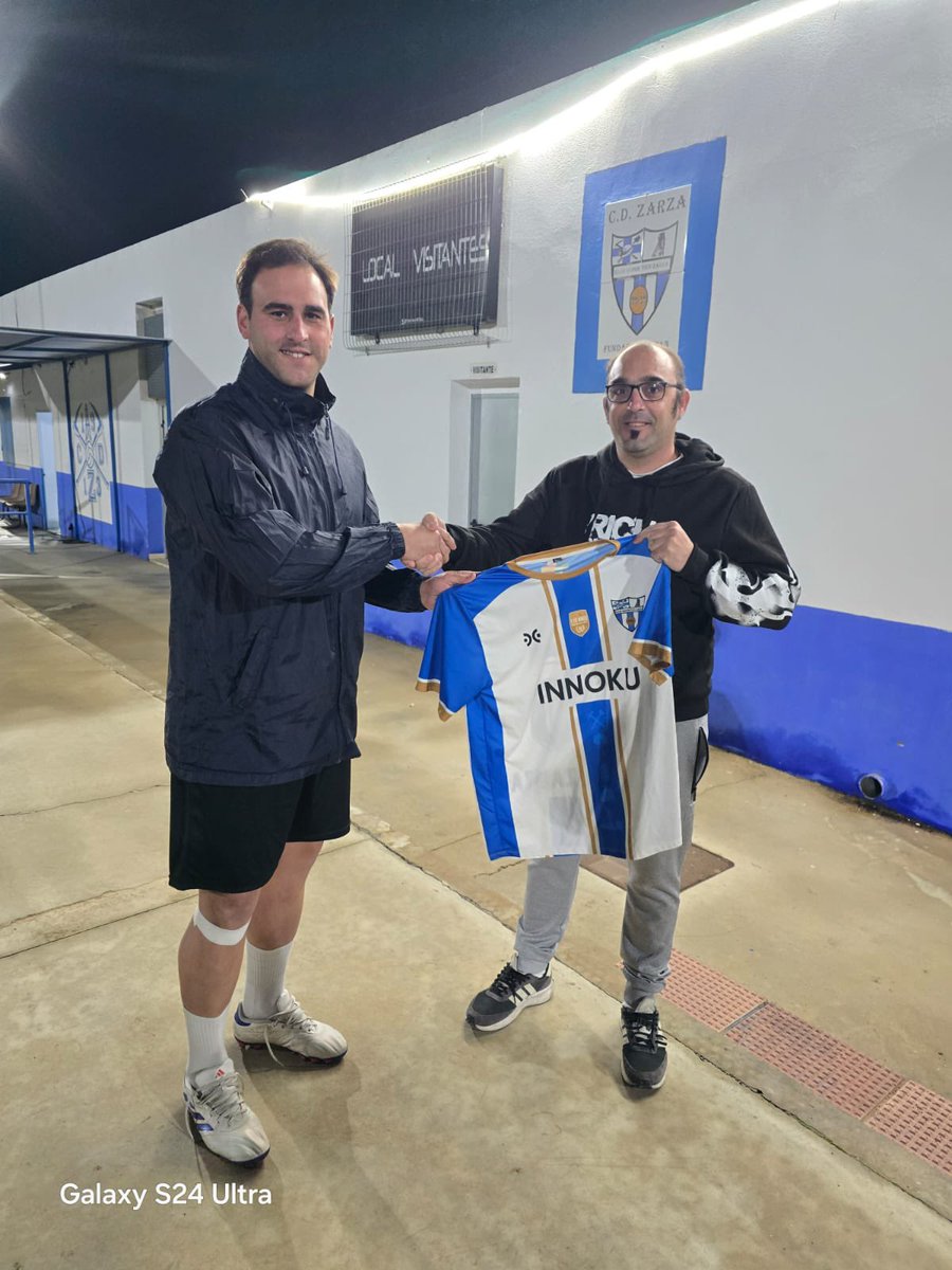 Con el n° 4 en la espalda jugará el nuevo fichaje del CD Zarza, JUAN NICOLÁS, el cual llega con la carta de libertad del CD Cabezas Rubias, tras una larga lucha para conseguirla. BIENVENIDO JUAN NICOLÁS 💙🤍💙🤍💙🤍💙