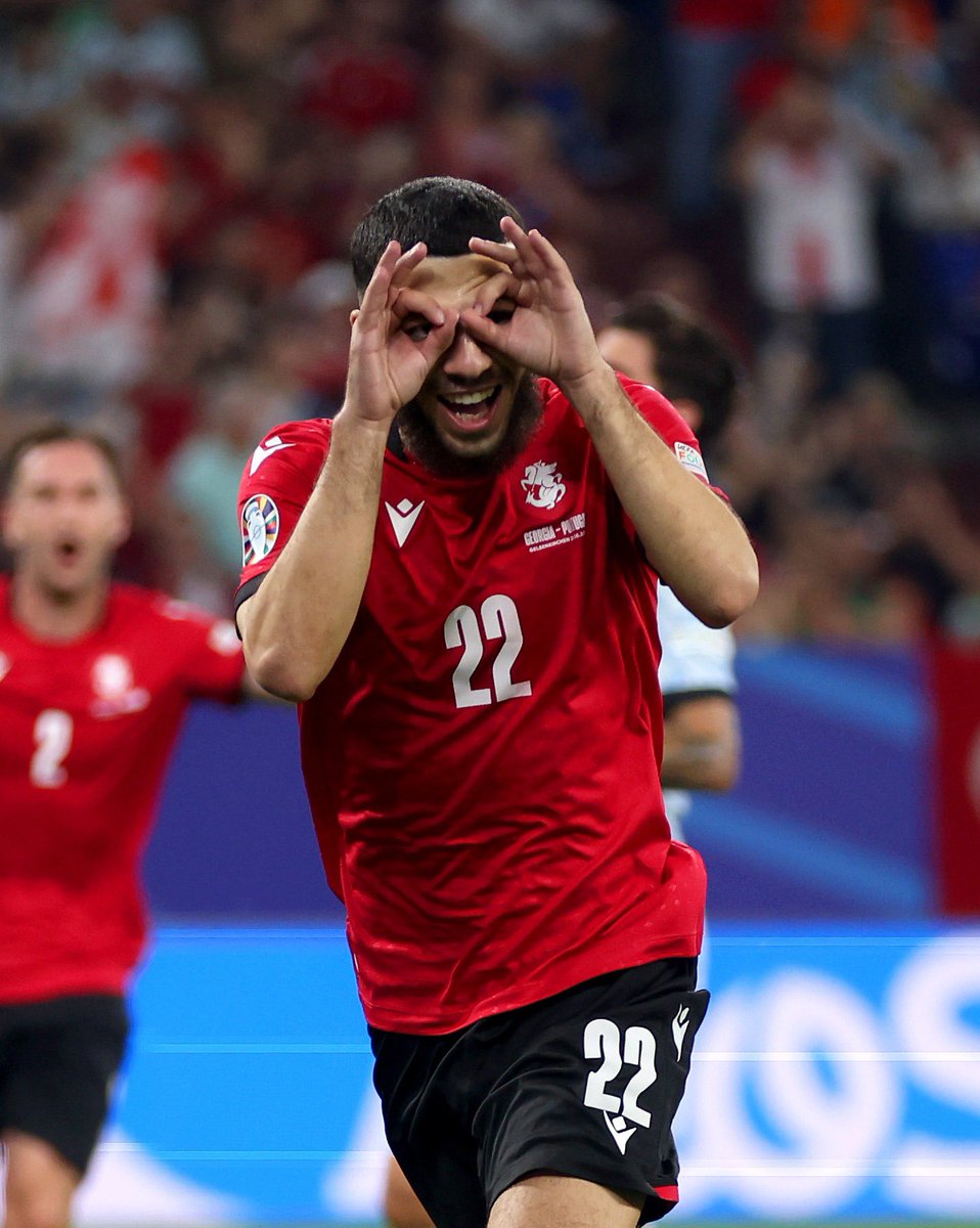 Gürcistan'lı <a href="/MikautadzeG/">Georges Mikautadze</a> için 20+2+2 m paket sunulmuş işin iyice çıkı çıktı gelecekse gelsin burası Galatasaray kimse üstün değildir. Fazla naz aşık usandırır görüşürüm bu yönde. 
#ErenElmalı Galatasaray'ımıza hayırlı olsun❤💛
#KevinKanso #DursunÖzbek #Mikautadze #Zaha #almeda