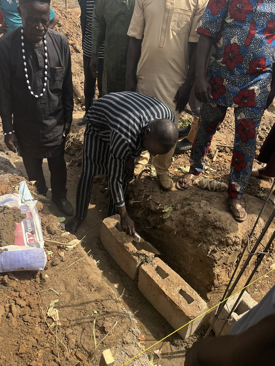 CephasDyako's tweet image. It was an exciting moment for Mbamikaan community of Konshisha LGA as I joined my kinsmen to celebrate the New Year and lay a foundation for the reconstruction of a PHC Clinic at Anwunna. A project initiated by myself. 

I am committed to improving my people and my place.
