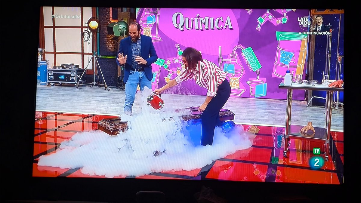 Es maravilloso seguir la sección de Química con las reacciones de <a href="/edusadeci/">Eduardo Sáenz de Cabezón</a>. Increíble todo lo que nos cuenta <a href="/eli_prats/">Eli Prats</a> y todo lo que tiene que contarnos sobre efectos especiales #OrbitaLaika