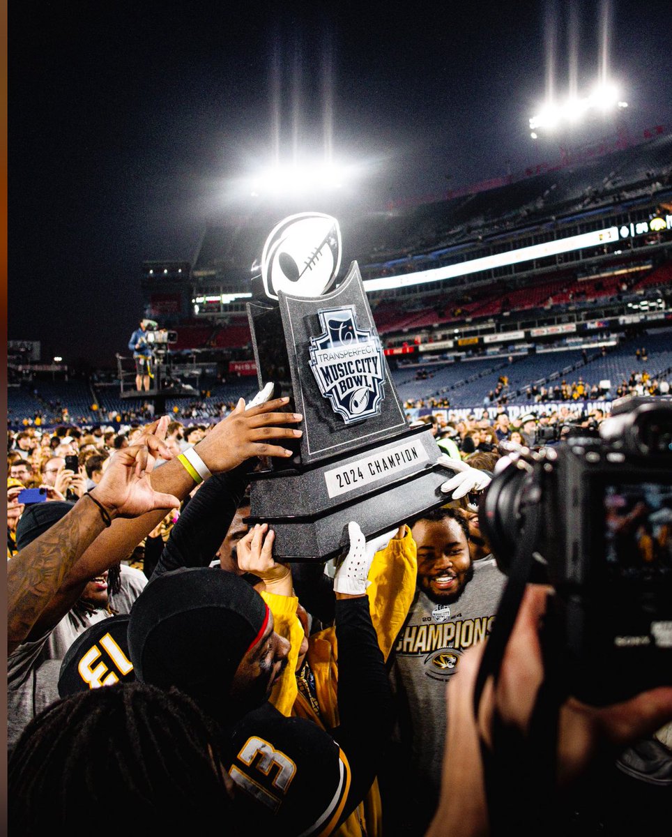 Chase Wisecarver (@chasewisecar77) on Twitter photo Thank you <a href="/JaredRussellMIZ/">Jared Russell</a> for the call today. Honored to be offered a PWO!! #MIZ <a href="/elitefootball/">EliteFootballAcademy</a> <a href="/JPRockMO/">JP Rock</a> <a href="/MOprepredzone/">Prep Redzone MO</a> <a href="/WOWKCfootball/">WOWKC</a> @MidwestFootbal1 <a href="/6starfootballMO/">Six Star Football | MISSOURI</a> <a href="/SADER_FOOTBALL/">Helias Football</a> Thank you <a href="/JaredRussellMIZ/">Jared Russell</a> for the call today. Honored to be offered a PWO!! #MIZ <a href="/elitefootball/">EliteFootballAcademy</a> <a href="/JPRockMO/">JP Rock</a> <a href="/MOprepredzone/">Prep Redzone MO</a> <a href="/WOWKCfootball/">WOWKC</a> @MidwestFootbal1 <a href="/6starfootballMO/">Six Star Football | MISSOURI</a> <a href="/SADER_FOOTBALL/">Helias Football</a>
