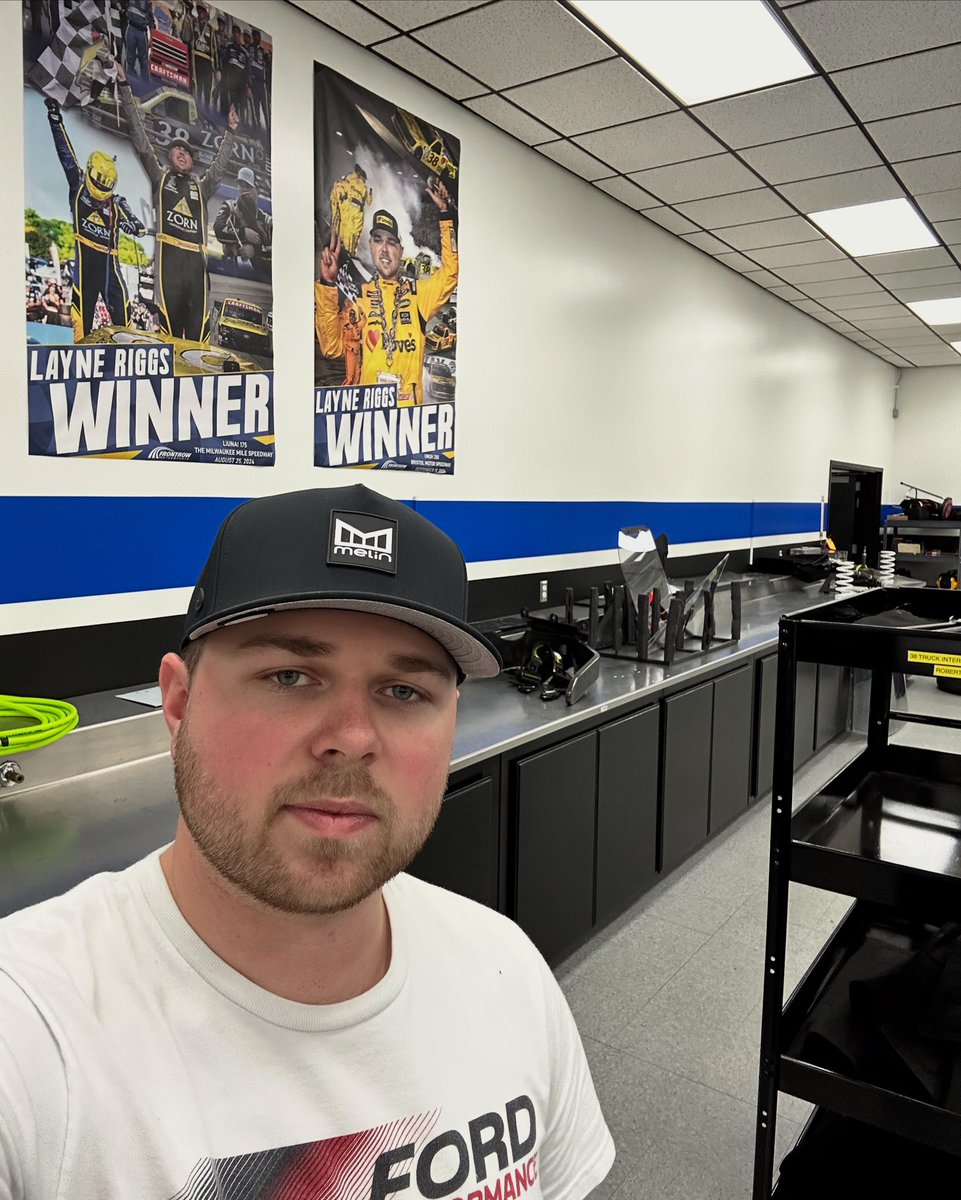 LayneRiggs99's tweet photo. Got a lot of empty wall for win banners. Working hard every day to fill it up 💪🏻. Ready to kick the season off 😤 https://t.co/IaU0XrTvM6
