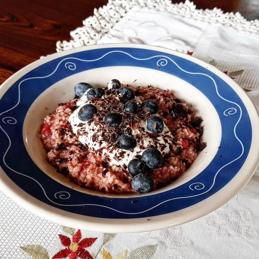 ColoridaComida's tweet image. Com este tempo frio e chuvoso estava mesmo a apetecer. 
Papas de Aveia quentinhas.
Uma receita simples, deliciosa e muito nutritiva. Adoro o contraste de sabores.
Receita ➡️comidacolorida.com
comidacolorida.com/2018/11/21/pap…
Vídeo
youtu.be/Y05ZoR_u6Yk