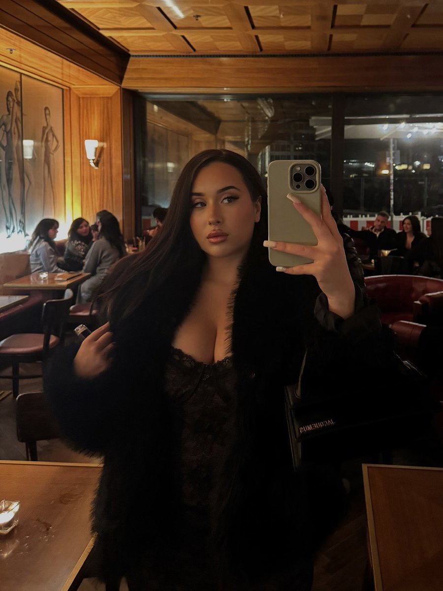 23:00 Melk-Space- mit Herrin <a href="/HerrinLina4800/">Herrin Lina</a>  😈🫰🫰

Ihr könnt euch schonmal auf den Fußboden knien so wie es sich gehört! 
🧎🧎