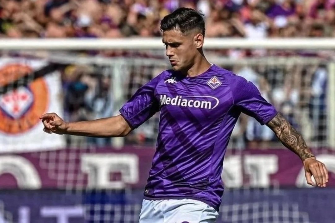 AAFootbal's tweet photo. OFFICIAL 🚨‼️

🇦🇷 Lucas Martínez Quarta has left Fiorentina and will be joining River Plate! ✅

The fee is reported to be around €7 Million! 📋

#Transfers #LucasMartinezQuarta #Fiorentina #RiverPlate #Argentina https://t.co/tfN1YXBzbZ
