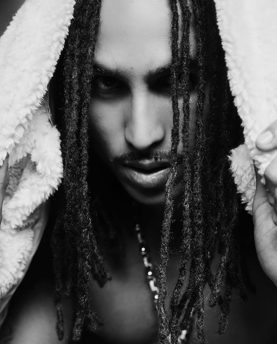 "Matuê consolidou seu lugar entre os grandes nomes da música brasileira, transformando reflexões em sucessos que alcançam milhões de pessoas. Visionário e autêntico, ele se reinventa a cada projeto." 

— Galore