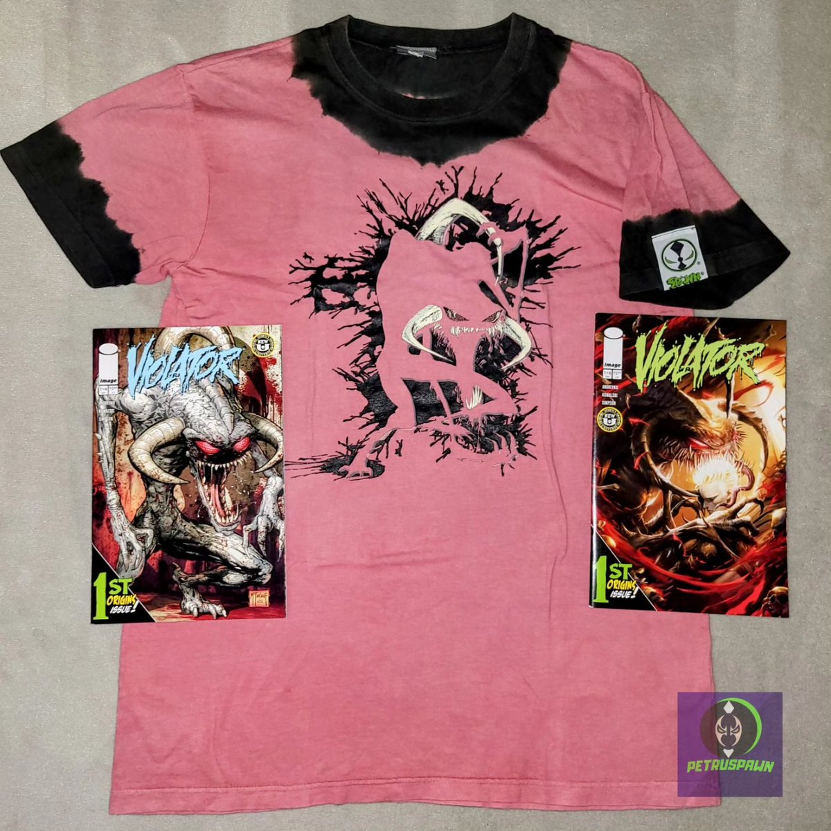 Showcasing the very COOL mini series Violator by <a href="/marc_andreyko/">Marc Andreyko</a> <a href="/KowalskiPiotr/">Piotr Kowalski</a>  and <a href="/BradSimpsonart/">Brad Simpson</a>
Over a very rare official pink Violator shirt with the title original font.

Enjoy!

right cover art <a href="/Todd_McFarlane/">Todd McFarlane</a>

#spawn #spawncomics #violatorspawn