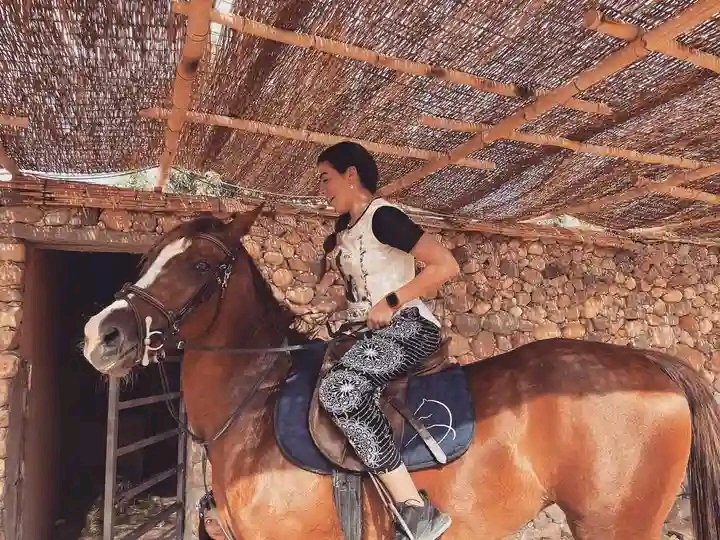 SarahHasse34790's tweet image. Beauty is power; a smile is its sword"