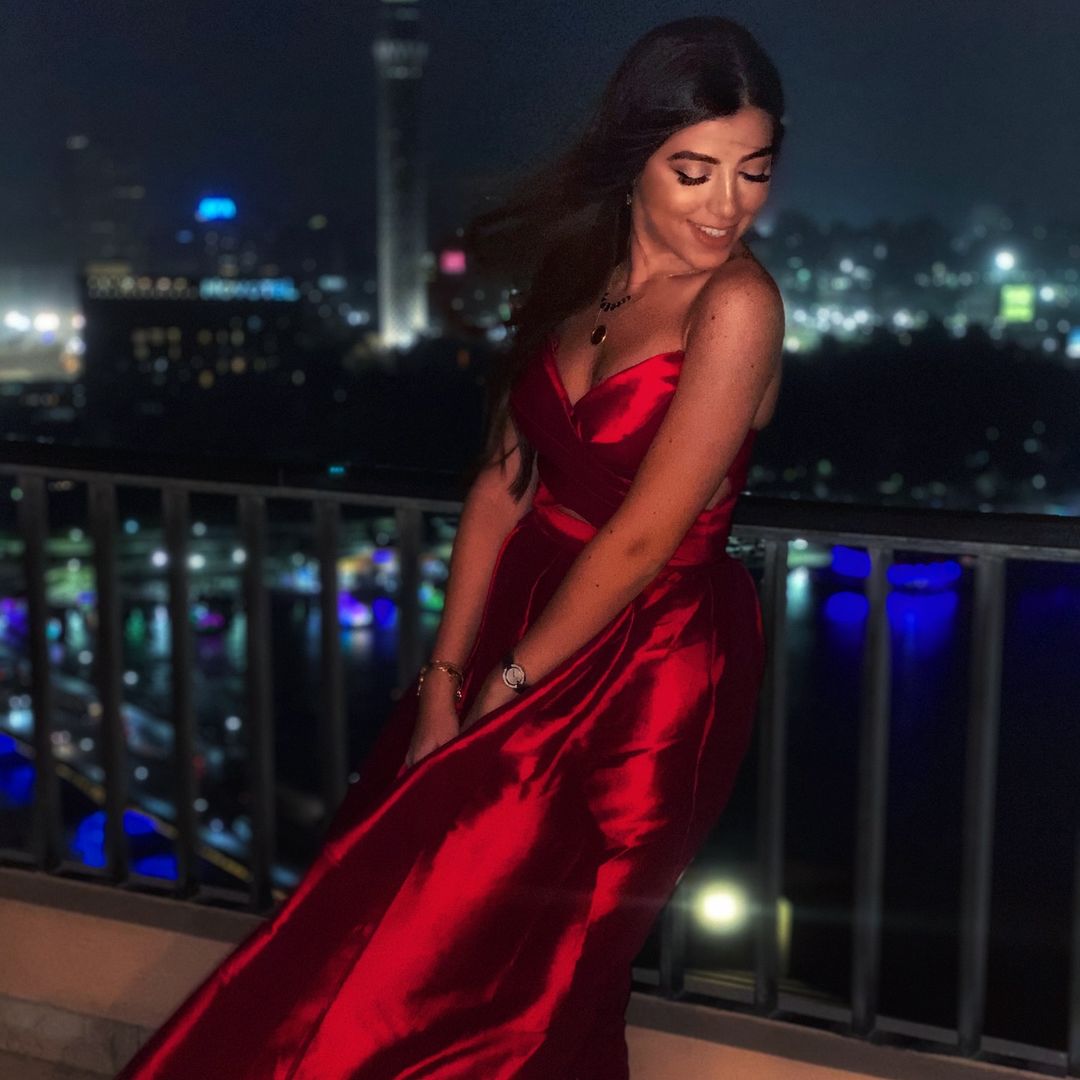 SarahHasse34790's tweet image. Beauty is power; a smile is its sword"