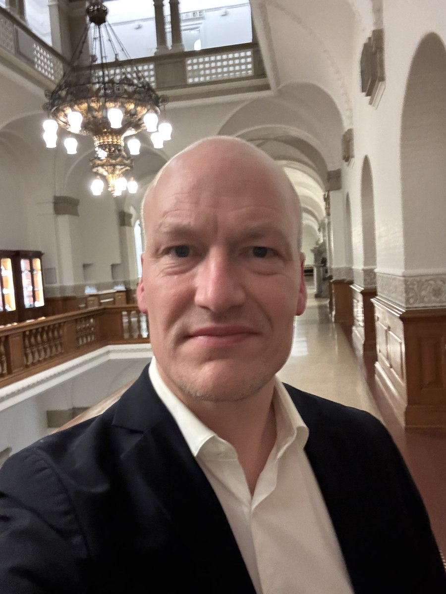 Trump truer nu både Grønland og Danmark med sine vanvittige overvejelser om at bruge militær magt og handelskrig for at sikre amerikansk kontrol med Grønland.

Det er helt uacceptabel ageren overfor en nær allieret og først og fremmest det grønlandske folk, som behandles som