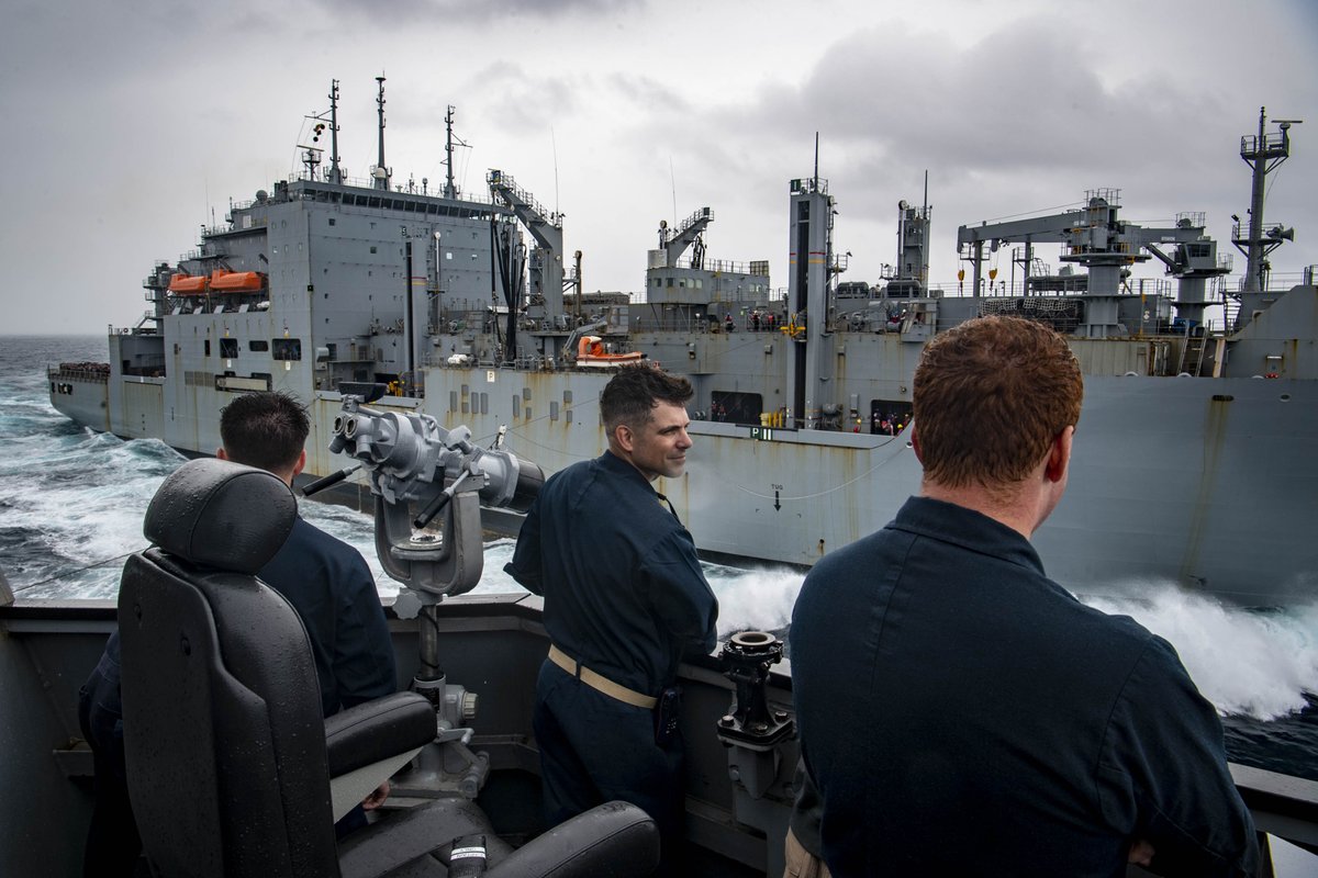 USNavy's tweet photo. #USNavyPhotosoftheDay:
1️⃣ #VFA136 conducts #FLTOPS 2️⃣ and #VFA-81 maintains aircraft aboard @USSHARRYSTRUMAN in @US5thFleet
3️⃣ #USSSterett #DDG104 #UNREP w/ @MSCSealift USNS Richard E. Byrd and 4️⃣ AOAN Aquino moves ordnance aboard #USSCarlVinson @CVN70 in South China Sea
👉 https://t.co/pL7HrT5JMR
