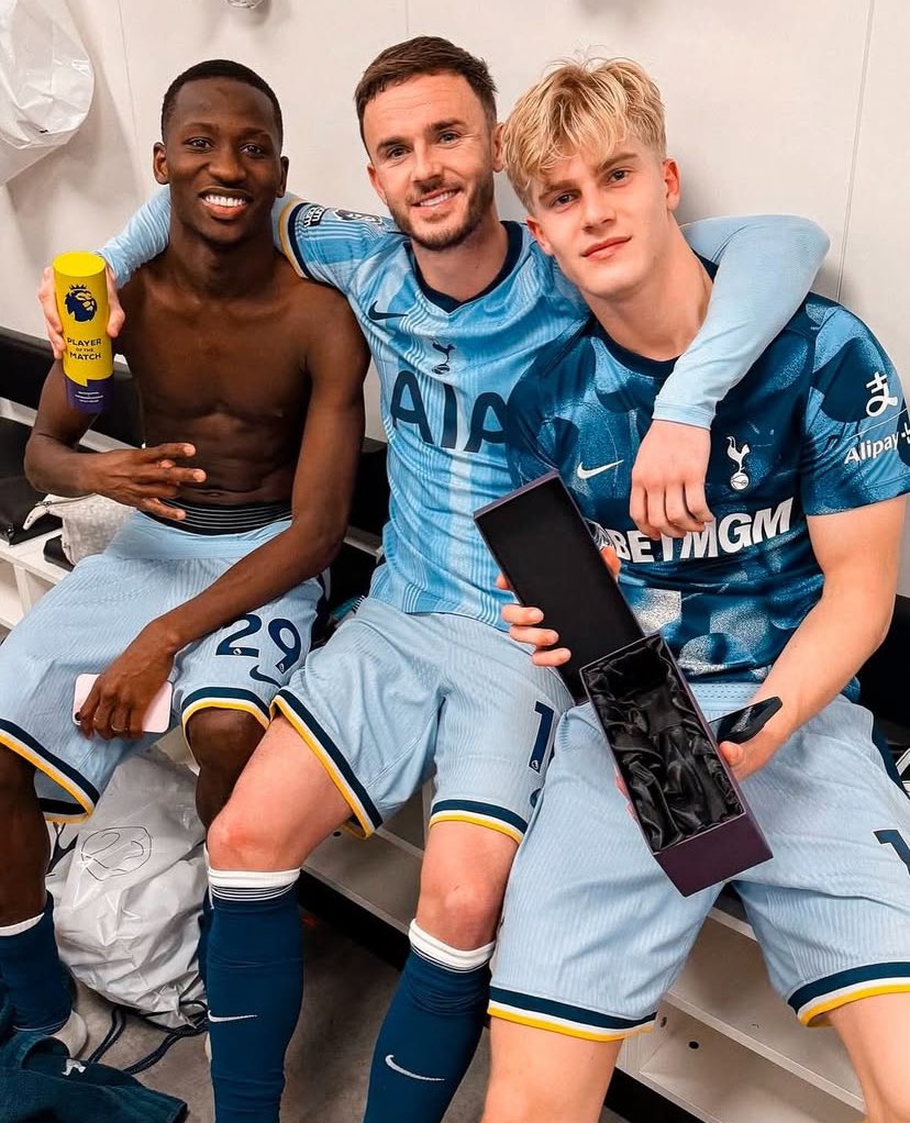 Luke_THFC__'s tweet photo. @Arsenal Don’t ever speak to me about that fraud saliba. He was moving like clement lenglet tonight and has been for the past year😭😭 THAT MAY BE A BIT TOO HARSH ON LENGLET😭🙏 don’t even get me started on Martin ghostagard ever again 😭 north london is white #bryangil #gilthegoat https://t.co/HTjskQT55L