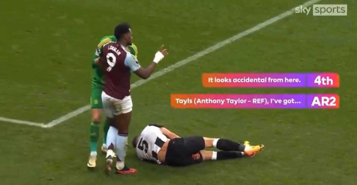 natsiobhan_'s tweet photo. this just sums up anthony taylor as a referee. embarrassing and an absolute clown 🤡 https://t.co/nRyX4teNRy