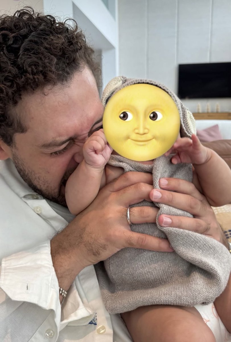 “Ya Bernie tiene el nene y Jan la nena'
Ya no estamo' pa' la movie' y las cadena'
'Tamos pa' las cosa' que valgan la pena” 🥺
