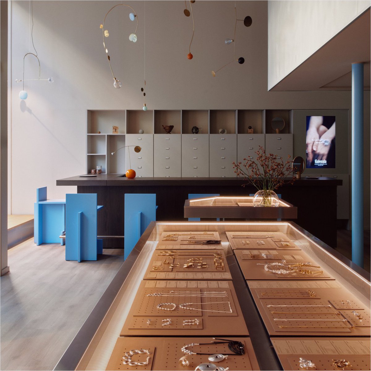 Helsinki: Kalevala store opening

Article <a href="/superfuture/">superfuture®</a> ✍🏻 <a href="/1andreas/">andreas 🇺🇦</a>
superfuture.com/2025/01/new-sh…

💎 Kalevala #Kalevala @kalevalaofficial
📐Yatofu #Yatofu @yatofu_creatives
📸 Aleksi Tikkala #AleksiTikkala @silkkiomena