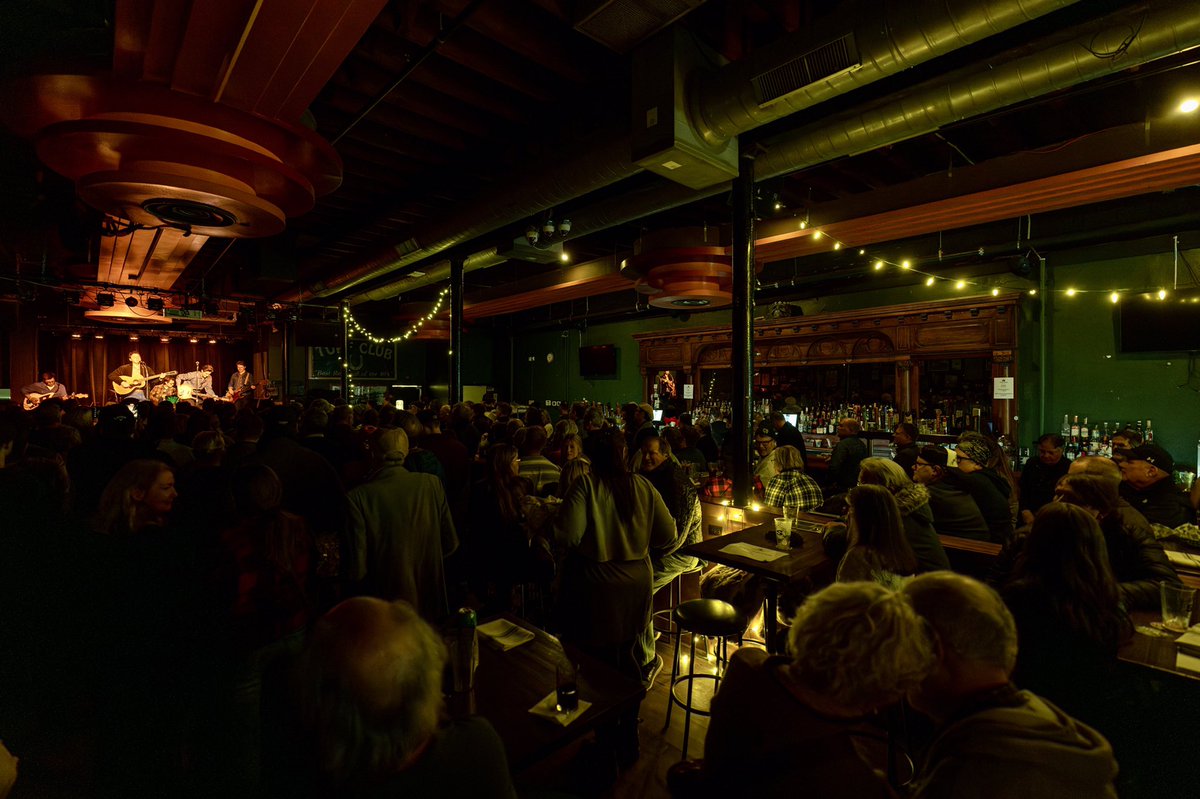 “ I don’t always use a wide lens, but when I do it’s WIDE”; <a href="/TurfClubMN/">Turf Club</a> for the first of the Monday nights in January residency of <a href="/CactusBlossoms/">The Cactus Blossoms</a>. This one was clearly #soldout. Photo for <a href="/FirstAvenue/">First Avenue</a>. #livemusicphotographer #TurfClubMN