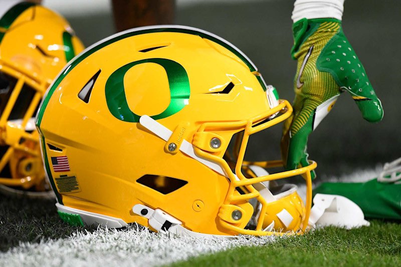 Dontay_Tyson2's tweet photo. After a great conversation with @CoachMikeLBs I’m blessed to receive my 4th D1 offer from the university of Oregon.
@oregonfootball @jgolden8442 @PeoriaPantherFB @lmzworld_ @JUSTCHILLY @CodyTCameron @azc_obert @RsmithYWV @Rivals #blessed 🙏🏿 https://t.co/HHAmlLZqW3