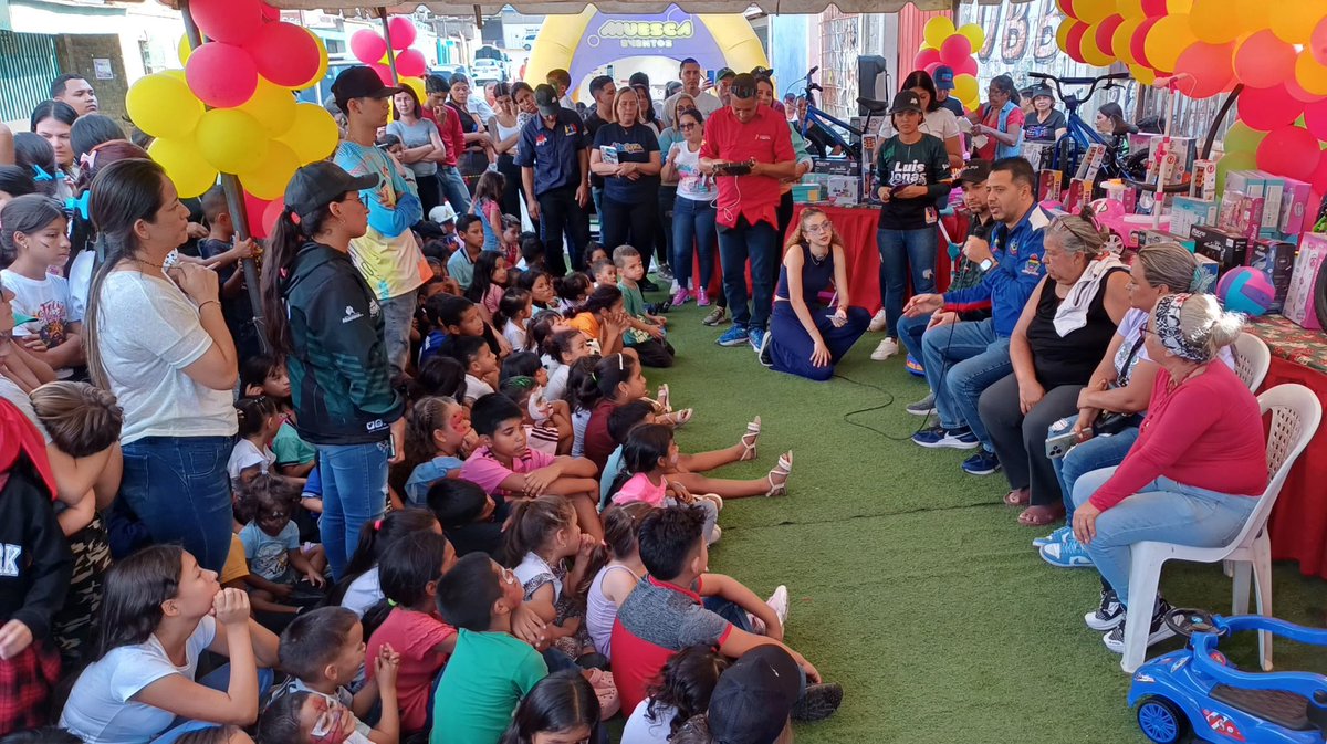 Como lo hemos realizado en los últimos 20 años consecutivos, nos fuimos hasta comunidad Ali Primera en la Parroquia Guerrera Ana Soto y otros sectores, para celebrar juntos a los más pequeños de la casa, el acto del día de los Reyes con la entrega de juguetes y una bonita