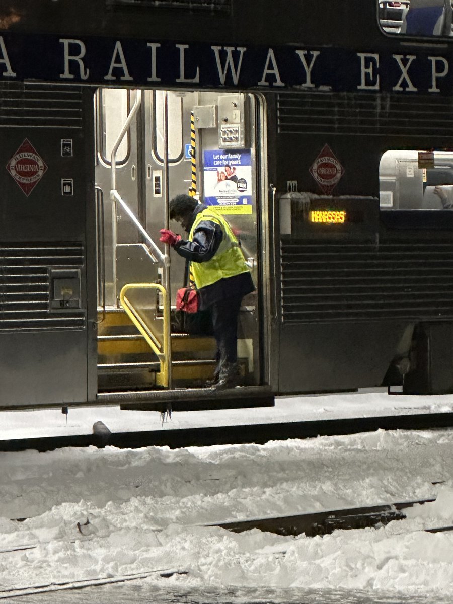 Keolis North America (@keolisna) on Twitter photo Thank you to our Keolis crews who braved the recent snowstorm to keep <a href="/VaRailExpress/">Virginia Railway Express</a> equipment clear of snow and ice. As you plan your journey, remember to check schedules for any service updates. Safe travels! Thank you to our Keolis crews who braved the recent snowstorm to keep <a href="/VaRailExpress/">Virginia Railway Express</a> equipment clear of snow and ice. As you plan your journey, remember to check schedules for any service updates. Safe travels!