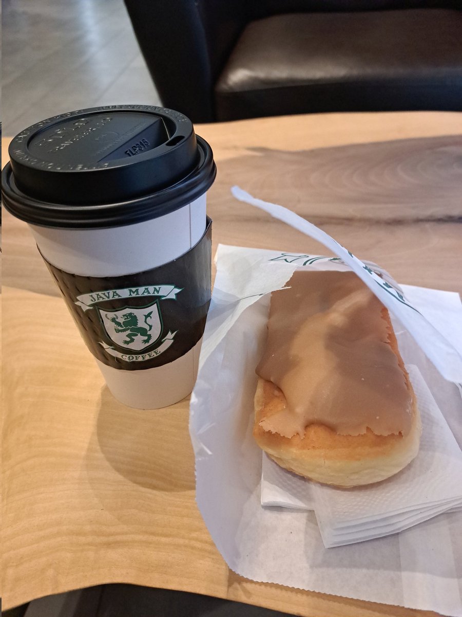 nWo_Champion's tweet image. Trying a caramel macchiato with oatmeal milk. Tasty! Love this shop! #javaman #portland #downtown #Coffee #CoffeeTime