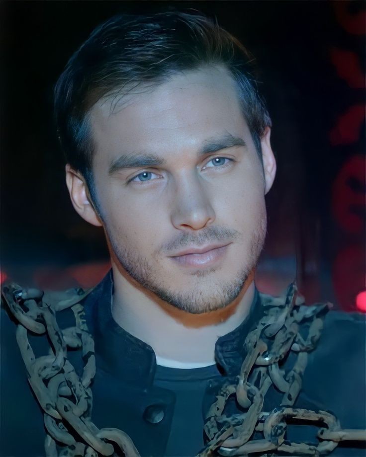 wolfdiaries24's tweet photo. Con gusto me quedaría encerrada con él en su mundo prisión 🤭 #KaiParker #ChrisWood #TheVampireDiaries https://t.co/Atl33OcTqm