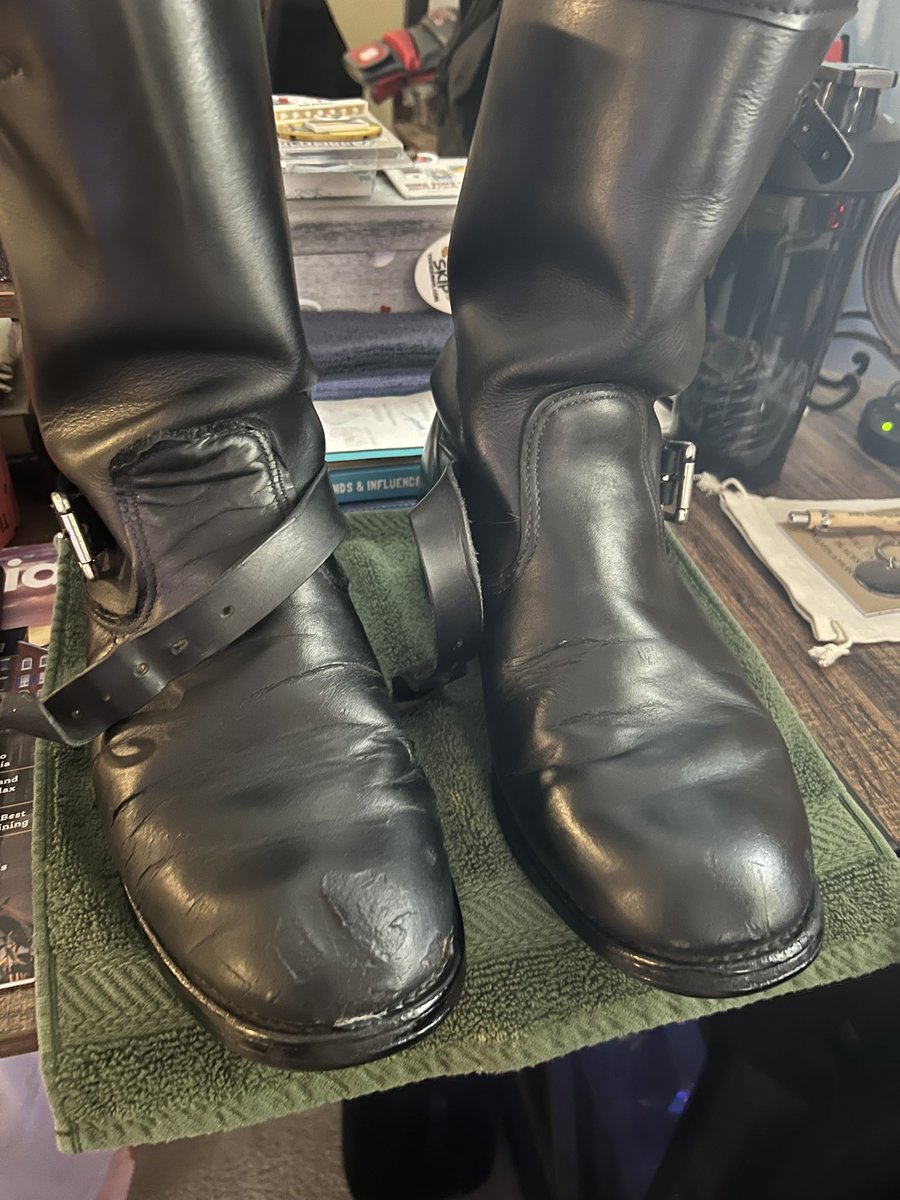 Before and After of a recent request. One more coat and these boots got a nice refresh. Happy #bootblack here 😊