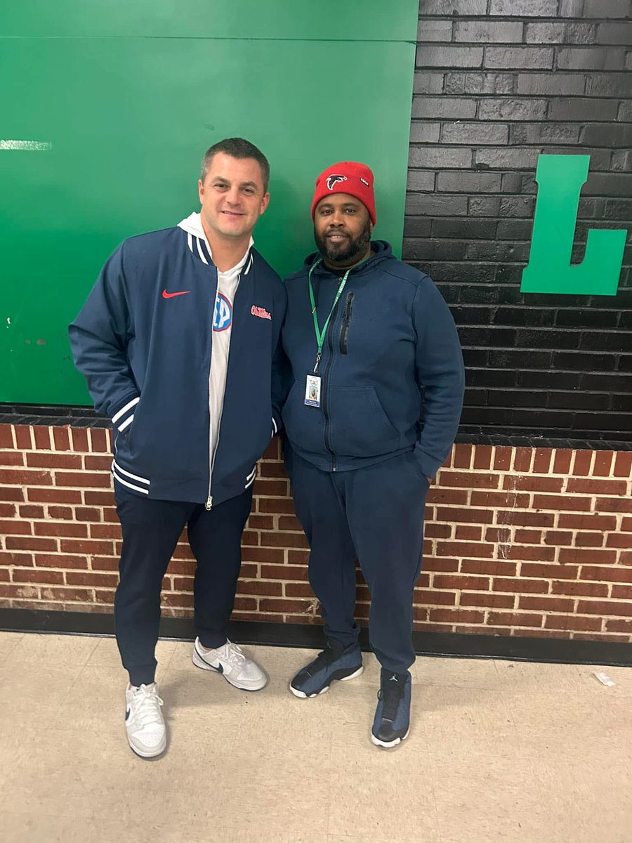 White Station High Football (@whitestationfb) on Twitter photo Thank you to <a href="/OleMissFB/">Ole Miss Football</a> Special Teams Coordinator Coach Jake Schoonover for stopping by today.
#OnwardSpartans Thank you to <a href="/OleMissFB/">Ole Miss Football</a> Special Teams Coordinator Coach Jake Schoonover for stopping by today.
#OnwardSpartans