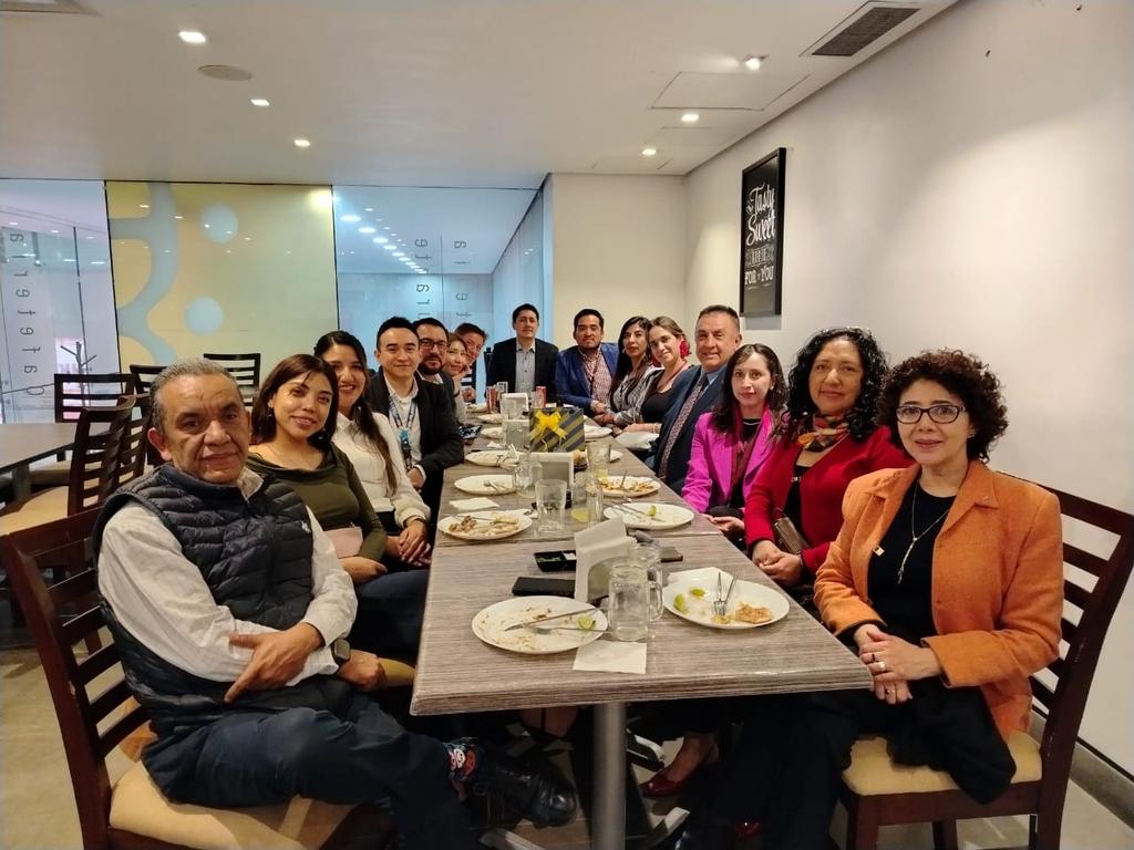 Santavelri's tweet photo. Espléndida comida con el equipo del IME, mis amigos y colaboradores en mi desempeño como Director Ejecutivo B en donde realizamos grandes logros como equipo, sobre todo el de la amistad. Gracias a todos por sus expresiones de afecto, que es mutuo https://t.co/VcQKvgGk6q
