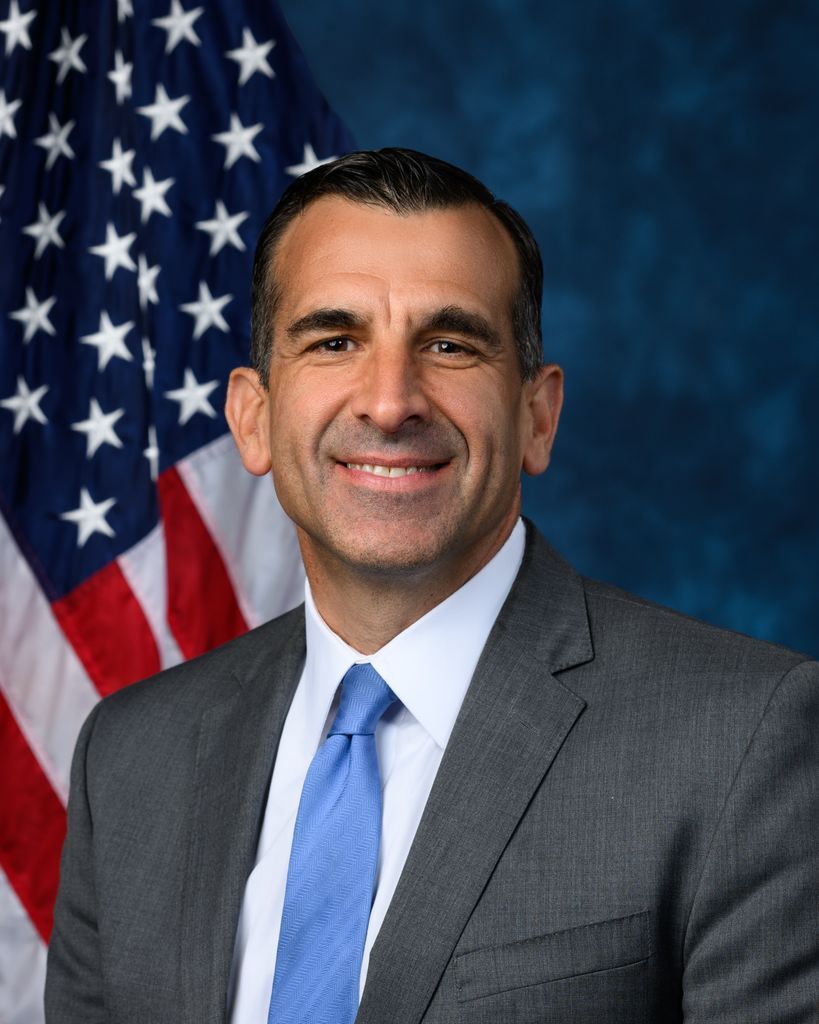 Congratulations to Sam Liccardo ‘87, proud BCP alum, on being sworn in to represent California’s 16th Congressional District in Congress! #GoBells #BellAlumni